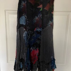 Fancy Bohemian party skirt in black red white pattern. Size 8